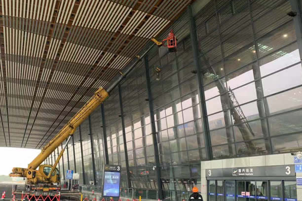 嘉定玻璃幕墙维护和保养